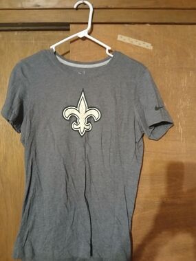 NFL Gray Short Sleeve Saints Fleur-de-Lis Tee